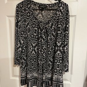 Gloria Vanderbilt scoop neck blouse.